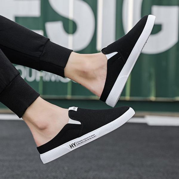 Ανδρικά μοκασίνια με επιγραφή και επίπεδη σόλα