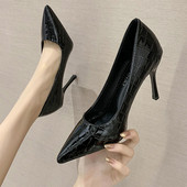 Γυναικεία παπούτσια κατασκευασμένα από έκο δέρμα με λεπτό τακούνι