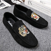 Νέο μοντέλο ανδρικά μοκασίνια με κέντημα και επίπεδη σόλα