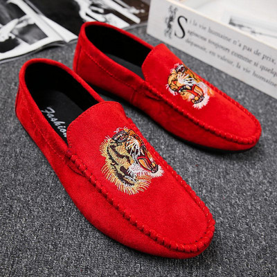 Νέο μοντέλο ανδρικά μοκασίνια με κέντημα και επίπεδη σόλα