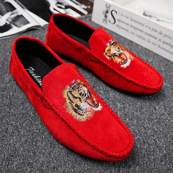 Νέο μοντέλο ανδρικά μοκασίνια με κέντημα και επίπεδη σόλα