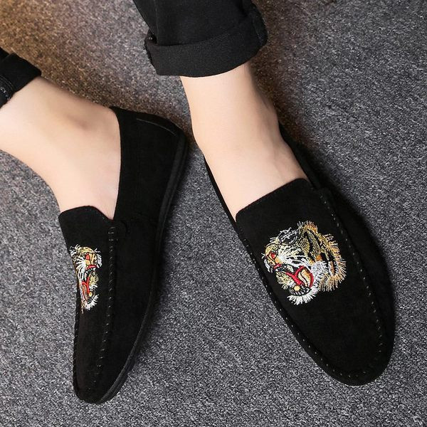 Νέο μοντέλο ανδρικά μοκασίνια με κέντημα και επίπεδη σόλα