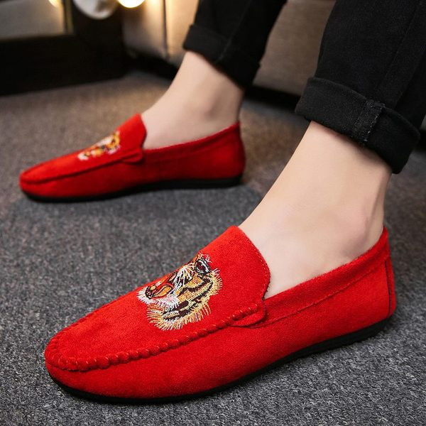 Νέο μοντέλο ανδρικά μοκασίνια με κέντημα και επίπεδη σόλα