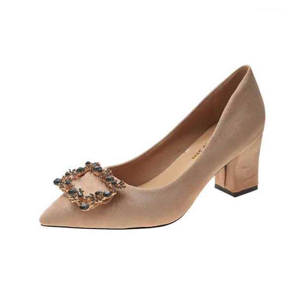 Öko-seemisnahast paksu kontsaga ja metallist kaunistusega naiste kingad