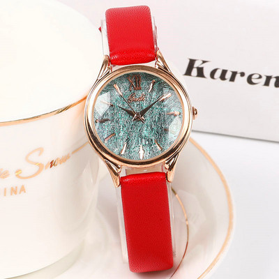 Γυναικείο ρολόι με λεπτό δερμάτινο λουράκι σε στρογγυλό σχήμα