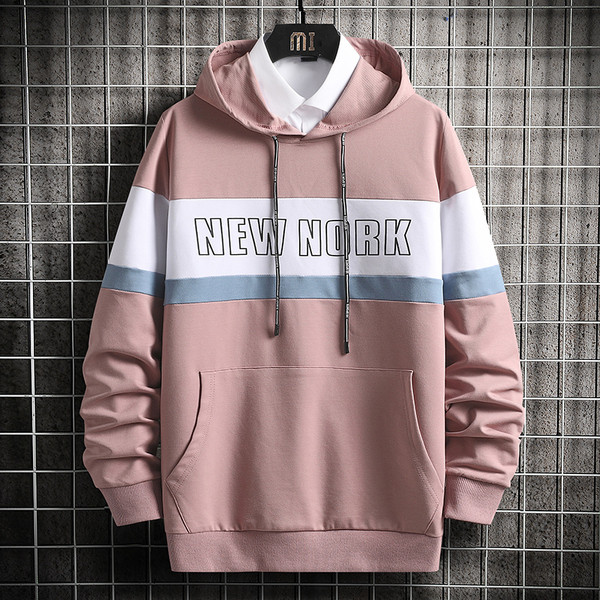 Ανδρική μπλούζα σπορ και κουκούλα και επιγραφή