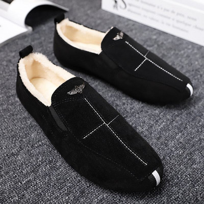 Férfi mokaszin fém díszítéssel, lapos talppal