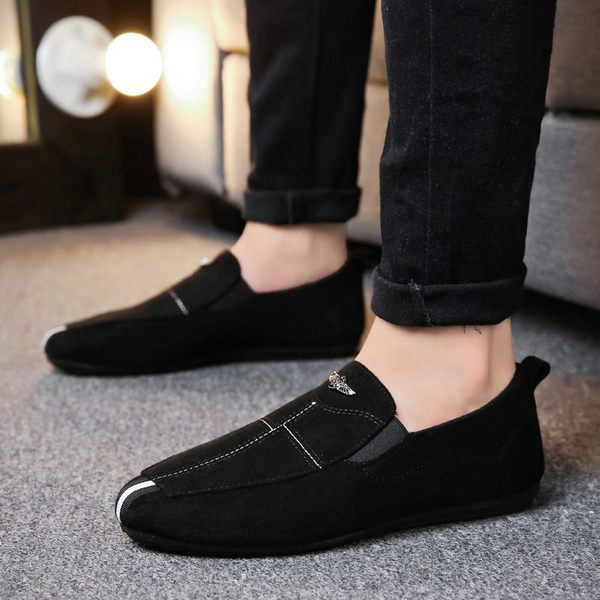 Férfi mokaszin fém díszítéssel, lapos talppal