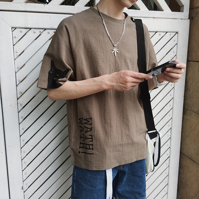 Ανδρικό μπλουζάκι με στρογγυλή λαιμόκοψη και μανίκια