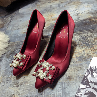 Νέο μοντέλο γυναικεία παπούτσια με λεπτό τακούνι και πέρλες
