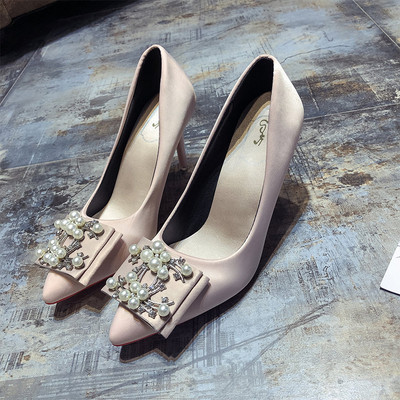 Νέο μοντέλο γυναικεία παπούτσια με λεπτό τακούνι και πέρλες