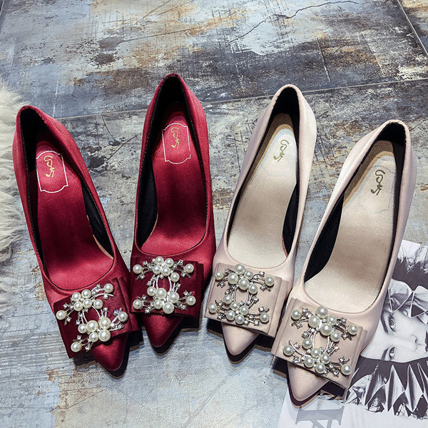 Νέο μοντέλο γυναικεία παπούτσια με λεπτό τακούνι και πέρλες