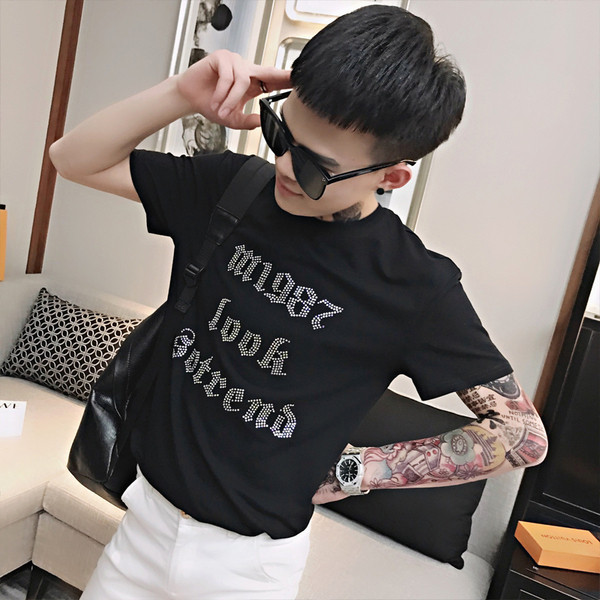 Nyári póló rövid ujjal és feliratokkal