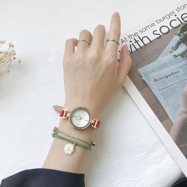 Új modell női karóra vékony szíjjal