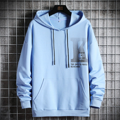 Kapuutsiga ja lipsudega meeste pluus