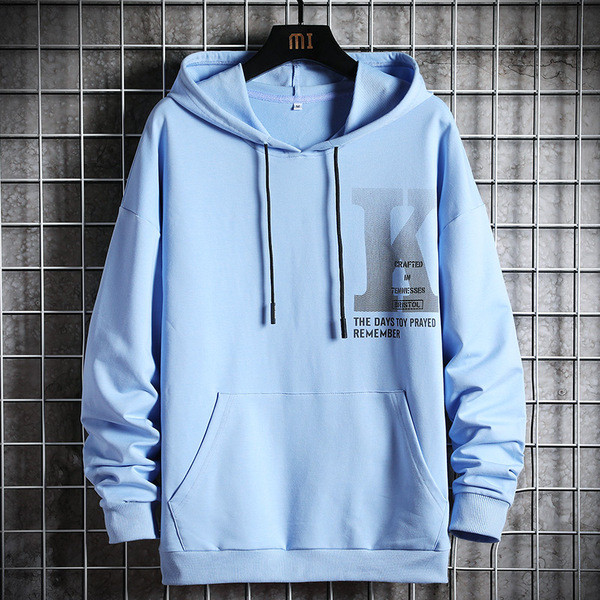 Kapuutsiga ja lipsudega meeste pluus