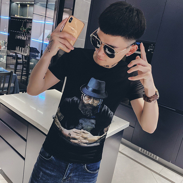 Suvine aplikatsiooni ja lühikeste varrukatega T-särk