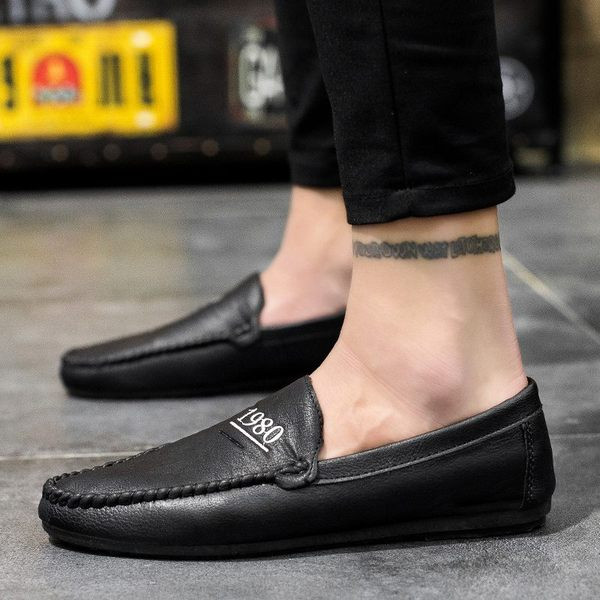 Ανδρικά μοκασίνια από δέρμα σε μαύρο και καφέ χρώμα και επίπεδη σόλα