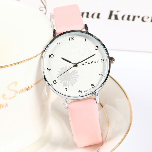 Női karóra bőrszíjjal - kerek forma