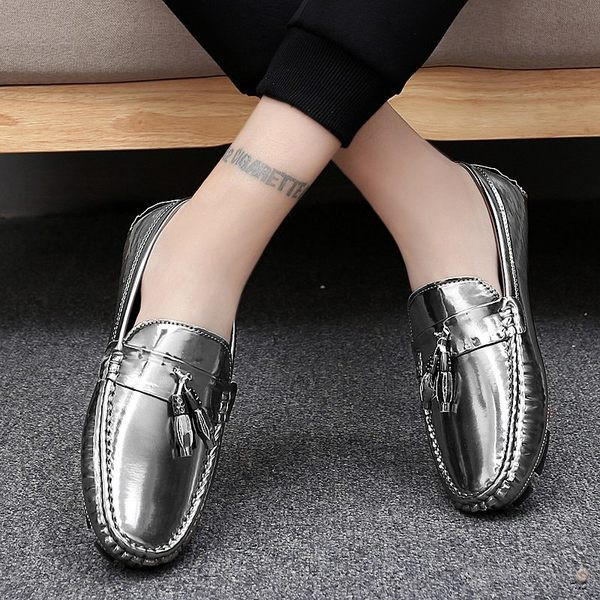 Ανδρικά μοκασίνια με φούντα