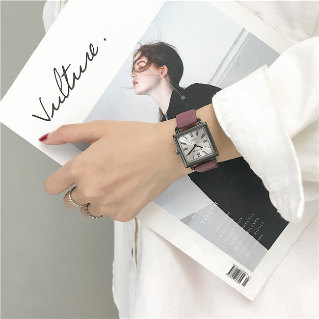 Nappali női karóra bőr szíjjal