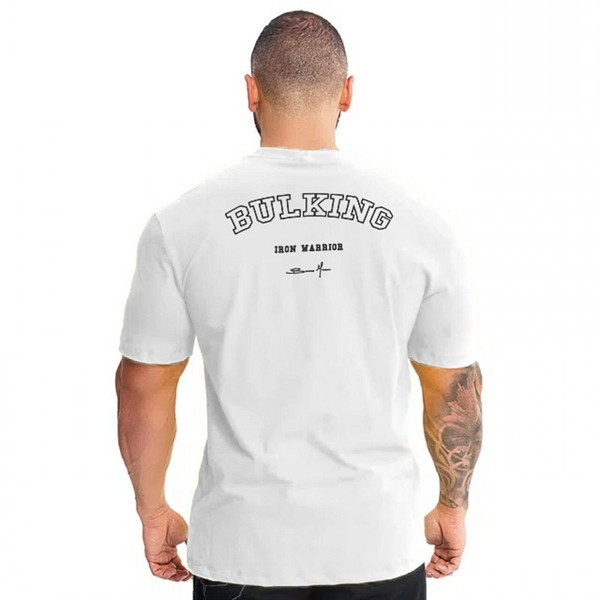 Lühikeste varrukate ja aplikatsioonidega meeste spordit-särk