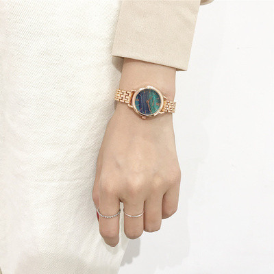 Moodne metallist ketiga naiste käekell