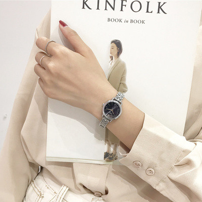 Moodne metallist ketiga naiste käekell