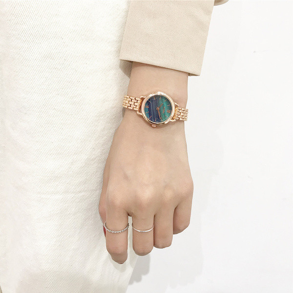 Moodne metallist ketiga naiste käekell