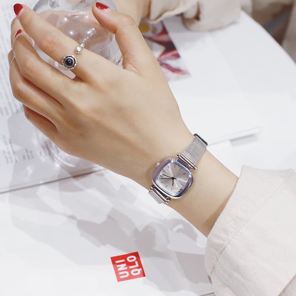 Modern női karóra - fém lánccal