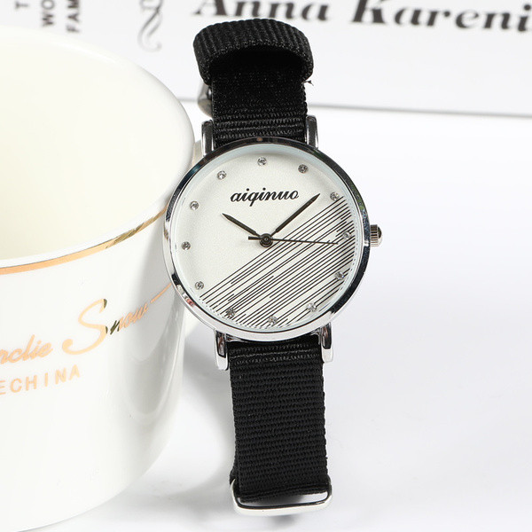 Γυναικείο ρολόι με υφασμάτινο λουράκι - στρογγυλό σχήμα