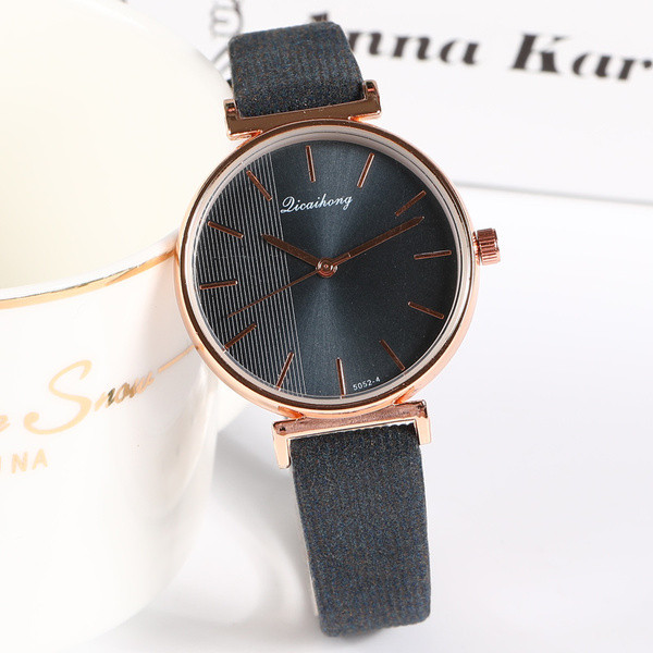 Ženski sat s remenom od eko brušene kože