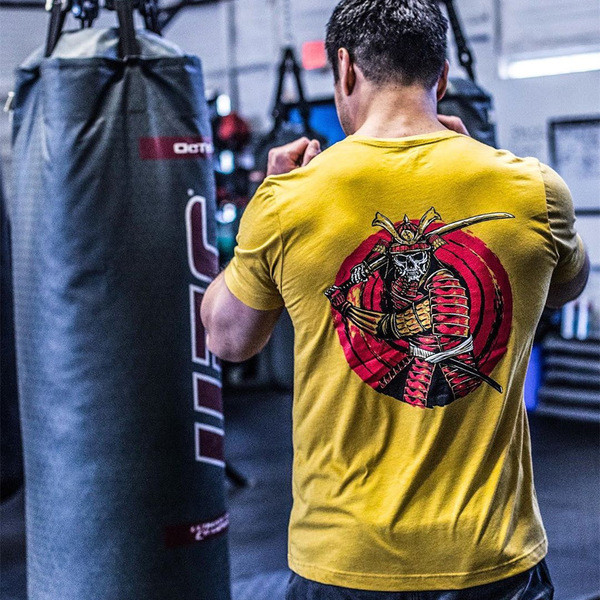 Új modell férfi póló ovális nyakkivágással, színes rátéttel