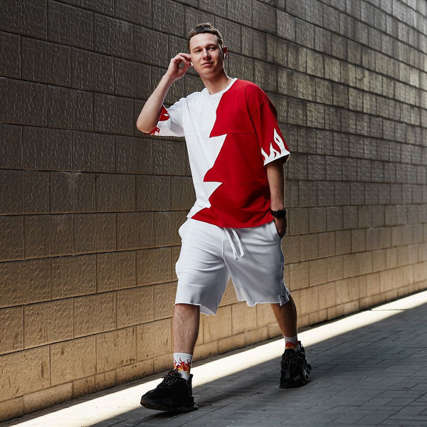 Kéttónusú férfi póló széles modell ovális nyakkivágással