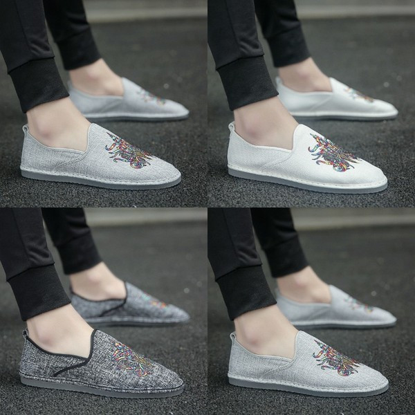 Värvilise tikandi ja lameda tallaga meeste mokassiinid