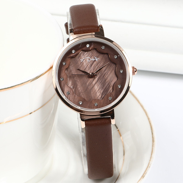 Öko-nahast õhukese rihmaga naiste käekell