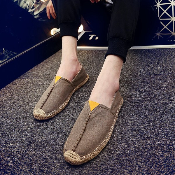 Σύγχρονα ανδρικά  μοκασίνια με επίπεδη σόλα