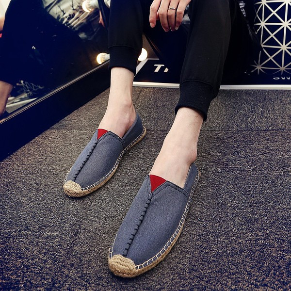 Σύγχρονα ανδρικά  μοκασίνια με επίπεδη σόλα
