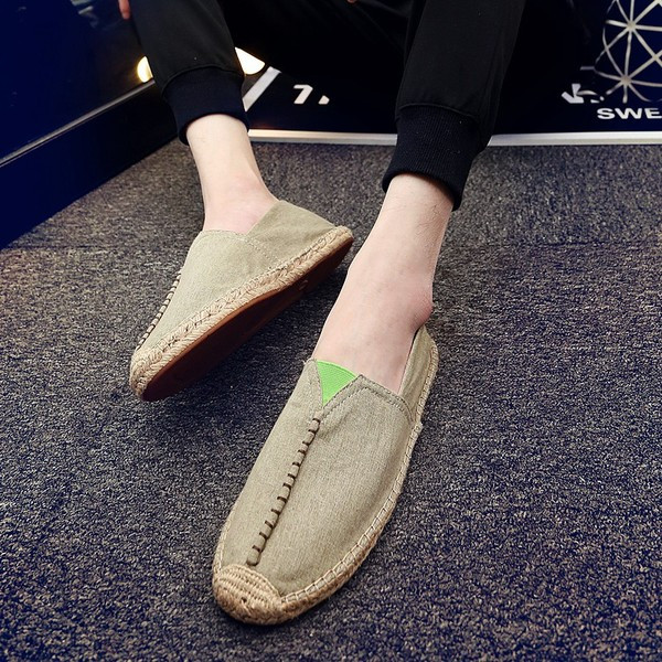 Σύγχρονα ανδρικά  μοκασίνια με επίπεδη σόλα