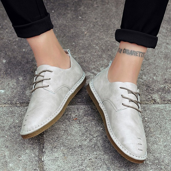 Ανδρικά μοκασίνια με κορδόνια και επίπεδη σόλα σε τρία χρώματα