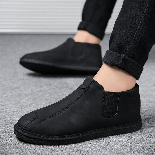 Mustad vabaaja mokassiinid lameda tallaga