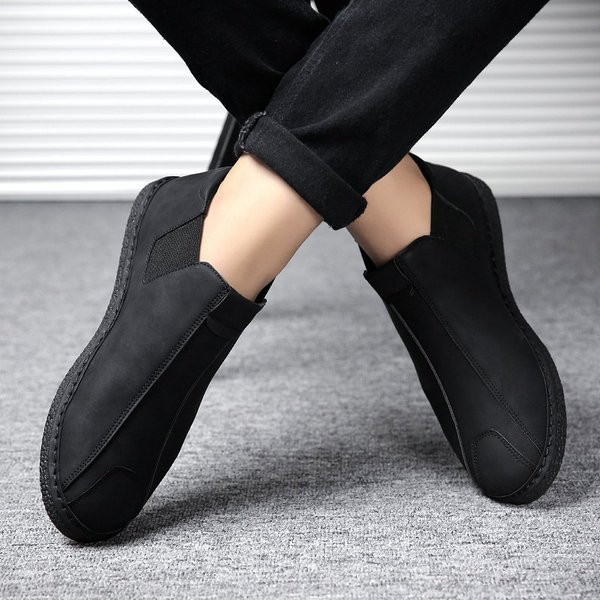 Mustad vabaaja mokassiinid lameda tallaga