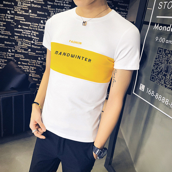 Valge ja musta värvi suvine kirjadega T-särk