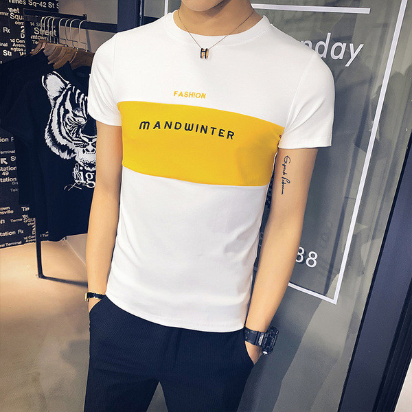 Valge ja musta värvi suvine kirjadega T-särk