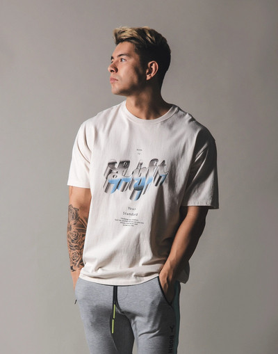 Meeste vabaaja T-särk värvilise kirjaga