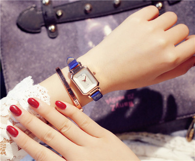 Új modell női karóra bőr szíjjal