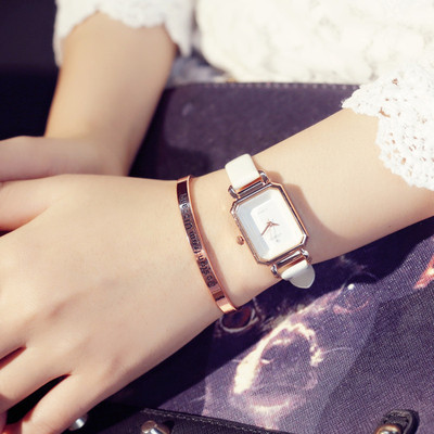 Új modell női karóra bőr szíjjal