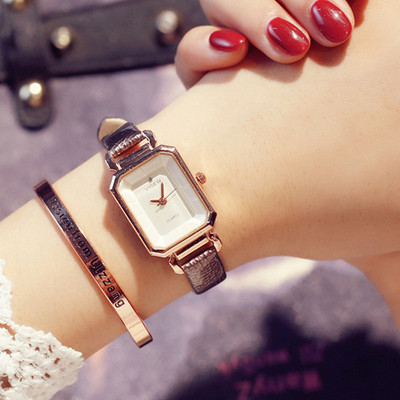 Új modell női karóra bőr szíjjal