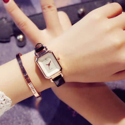 Új modell női karóra bőr szíjjal