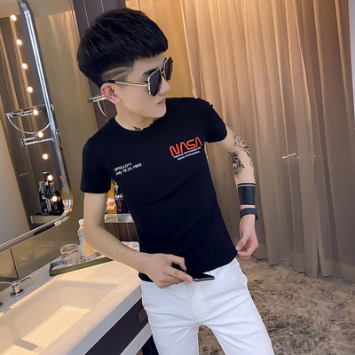 Testreszabott póló színes rátéttel a hátán